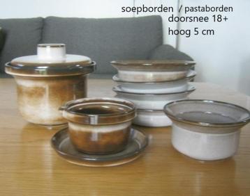 Driehoek Huizen, pasta borden, dekschaal, sauskom, schaaltje beschikbaar voor biedingen