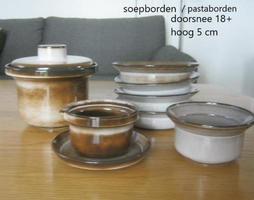 Driehoek Huizen, pasta borden, dekschaal, sauskom, schaaltje, Huis en Inrichting, Keuken | Servies, Zo goed als nieuw, Bord(en)