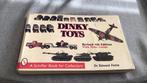 DINKY TOYS CATALOGUS FOLDER ENCYCLOPEDIE ONMISBAAR, Hobby en Vrije tijd, Modelauto's | 1:43, Ophalen of Verzenden, Zo goed als nieuw