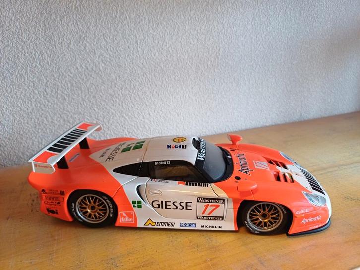 UT Models Nürburgring 1:18 '97 - Porsche 911 GT1, Hobby en Vrije tijd, Modelauto's | 1:18, Zo goed als nieuw, UT Models, Ophalen
