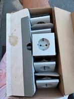 Partij JUNG wandcontactdoos randaarde Safety+ LS990 l.grijs, Ophalen of Verzenden, Nieuw, Stopcontact