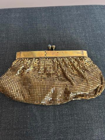 Goudkleurige clutch, avondtasje beschikbaar voor biedingen