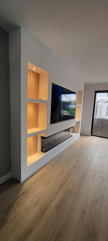 Cinewall, tv kast. Sfeerhaard, renovatie. Decoratie. Woonkam beschikbaar voor biedingen