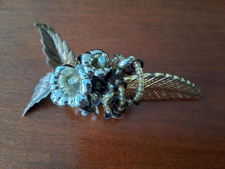 Vintage Broche met Bloemen, Sieraden, Tassen en Uiterlijk, Broches, Gebruikt, Overige materialen, Goud, Met kristal, Met strass