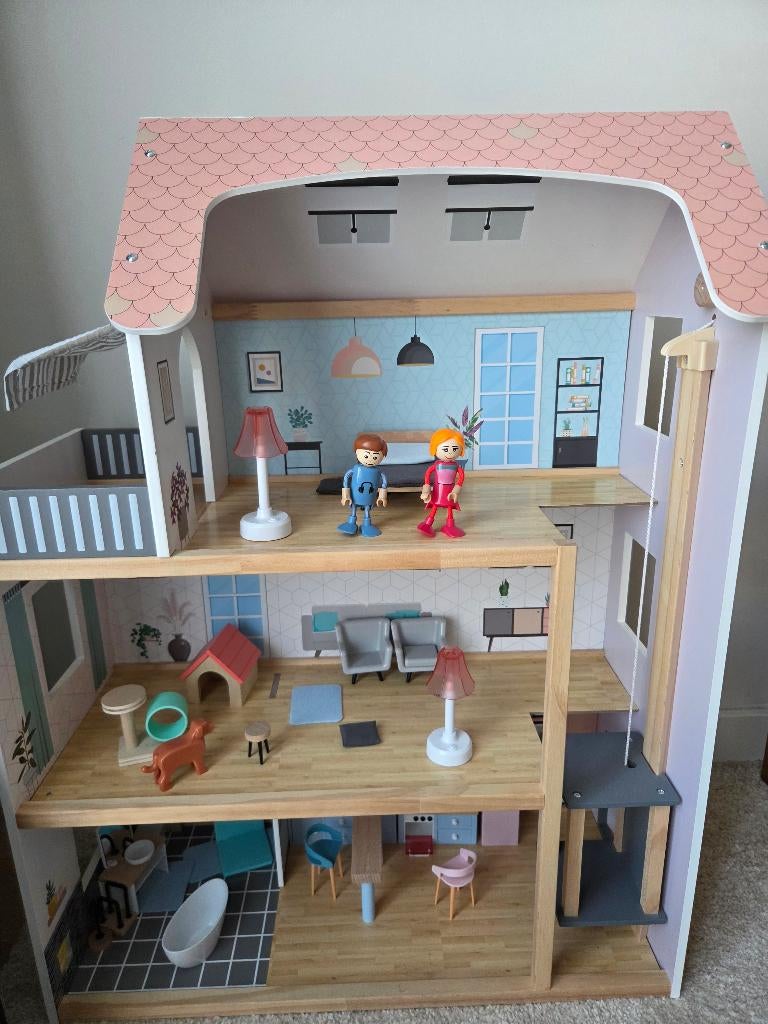 Groot poppenhuis met lichten, lift en deurbel, Ophalen, Zo goed als nieuw, Poppenhuis