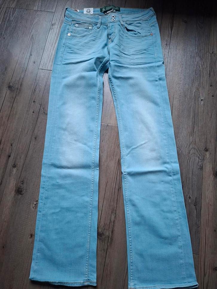 4 voor €99,95 KUYICHI Amy shoecut jeans W28 L34, Kleding | Dames, Spijkerbroeken en Jeans, Nieuw, W28 - W29 (confectie 36), Blauw
