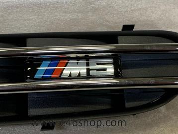 BMW M5 EMBLEEM GRILL RECHTER VOOR SPATBORD OE 51137896850  beschikbaar voor biedingen