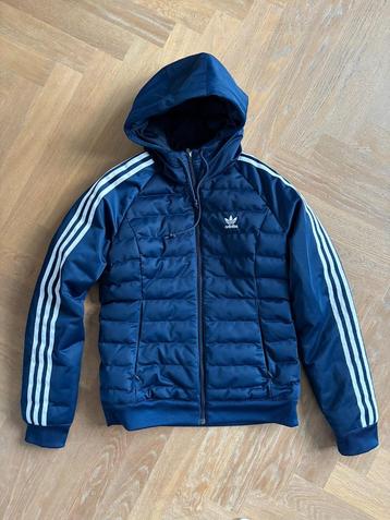 Heerlijk warm gewatteerd Adidas sportjasje, maat 36 beschikbaar voor biedingen