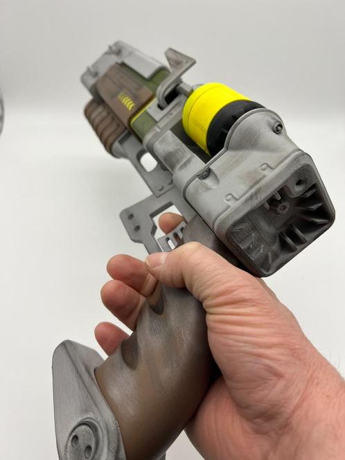 Carnavals KORTING 10%  Fallout AER9 Laser Pistol prop, Hobby en Vrije tijd, Feestartikelen, Nieuw, Feestartikel, Fantasy, Ophalen of Verzenden