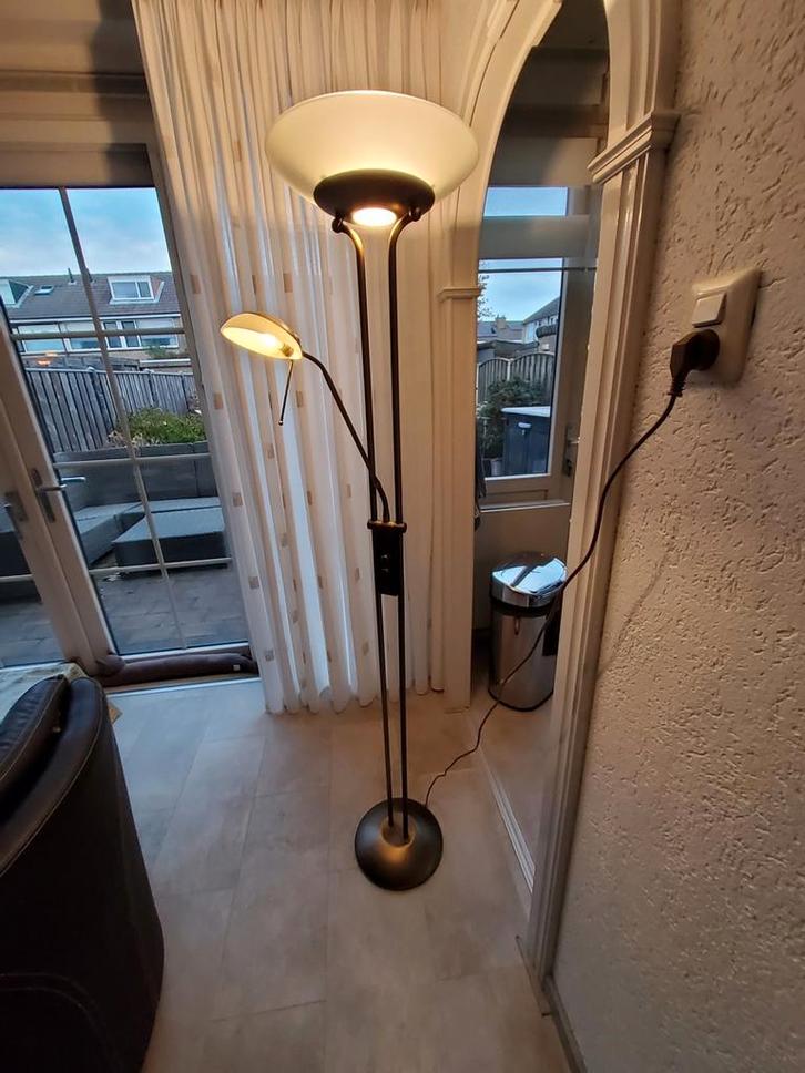 Mooie Staande Lamp met Leeslamp, Huis en Inrichting, Lampen | Vloerlampen, Zo goed als nieuw, 150 tot 200 cm, Ophalen of Verzenden