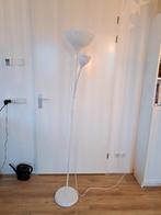 Witte staande lamp / vloerlamp IKEA, Huis en Inrichting, Lampen | Vloerlampen, Ophalen, Zo goed als nieuw, 150 tot 200 cm