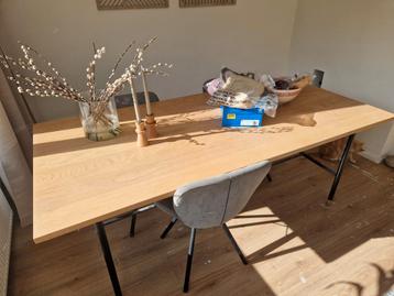 Eetkamertafel, industrieel beschikbaar voor biedingen