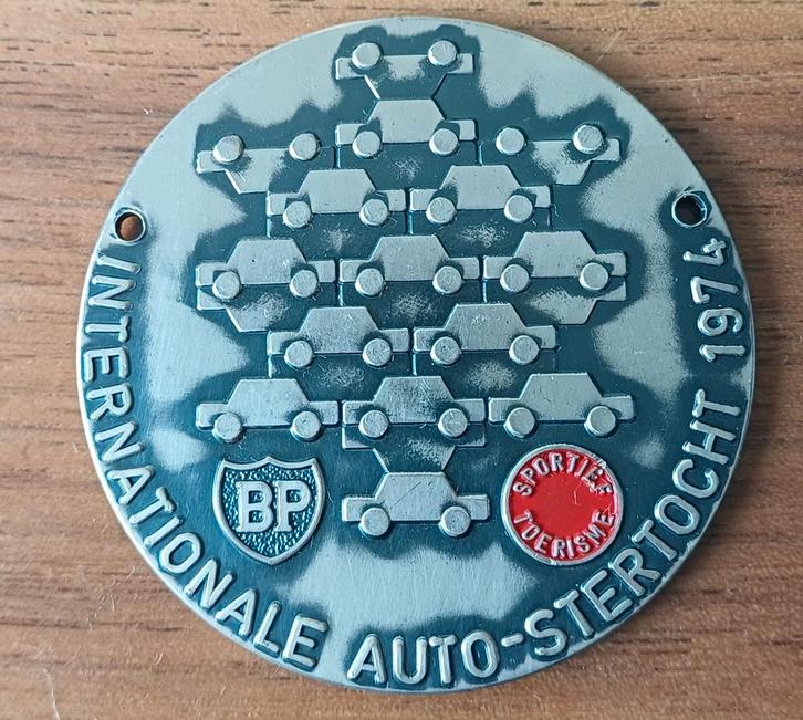 Auto Rally Badge Internationale Auto-Stertocht 1974, Verzamelen, Automerken, Motoren en Formule 1, Zo goed als nieuw, Auto's, Ophalen of Verzenden