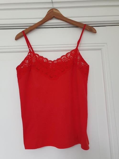 Leuk rood hemdje/ top, met kant van Ten Cate, Kleding | Dames, Tops, Zo goed als nieuw, Maat 36 (S), Rood, Zonder mouw, Verzenden