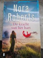 Nora Roberts, De kracht van het hart, Boeken, Ophalen of Verzenden, Zo goed als nieuw