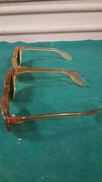 Vintage zonnebril 2 stuks zalmkleurig en beige, Verzamelen, Ophalen of Verzenden