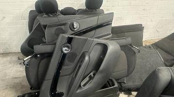 Compleet Interieur Mini Countryman 2022 met stoelverwarming. beschikbaar voor biedingen