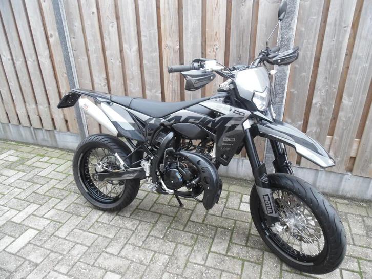 Sherco SM-RS 03-2024 5.816km Black Moon IN NIEUWSTAAT, Fietsen en Brommers, Brommers | Derbi, Zo goed als nieuw, Maximaal 45 km/u