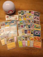 Pokémon bal gevuld met Pokémon kaarten, Hobby en Vrije tijd, Verzamelkaartspellen | Pokémon, Ophalen of Verzenden, Zo goed als nieuw