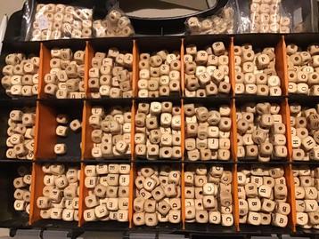 Letterkralen van hout 5080 stuks assortie letters