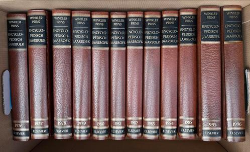 10+2 Encyclopedische jaarboeken Winkler Prins, Boeken, Encyclopedieën, Zo goed als nieuw, Complete serie, Algemeen, Ophalen