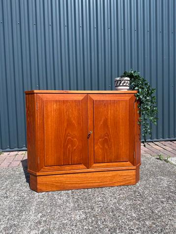 Vintage hoekkastje teak kast