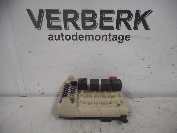 Zekeringkast Ford Mondeo II (1999-05/2000-09) 93BG14A073EJ, Auto-onderdelen, Elektronica en Kabels, Ford, Gebruikt