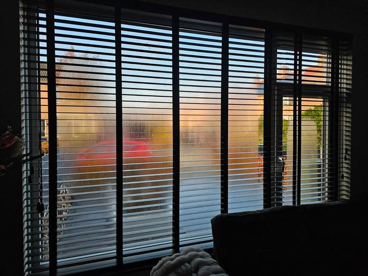 Zwarte Bamboe Jaloezieën - Kiepraam Geschikt, Huis en Inrichting, Stoffering | Gordijnen en Lamellen, Zo goed als nieuw, 150 tot 200 cm