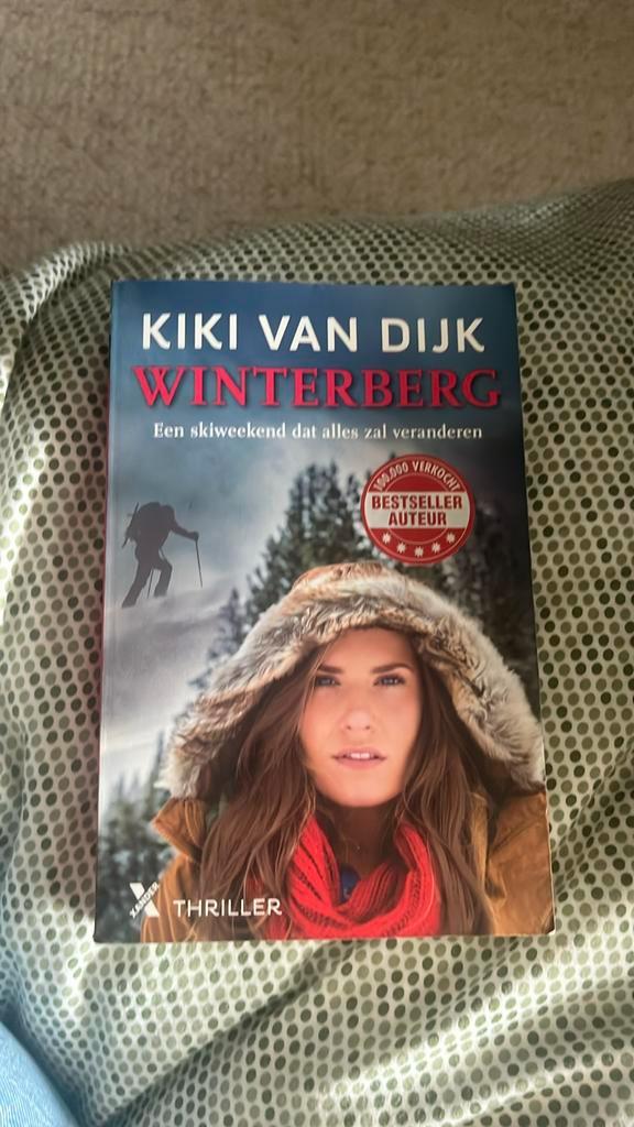 Kiki van Dijk - Winterberg, Boeken, Thrillers, Zo goed als nieuw, Nederland, Ophalen of Verzenden