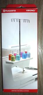 Husqvarna Eight spool thread rack (voor borduurmachine), Hobby en Vrije tijd, Borduren en Borduurmachines, Ophalen, Zo goed als nieuw