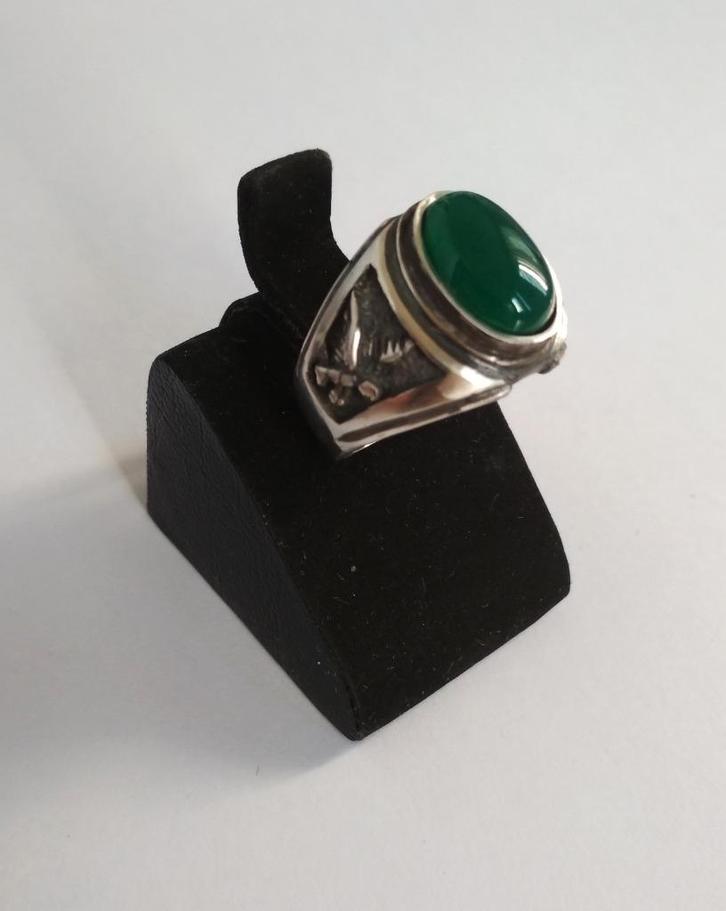 Zilveren herenring met natuurlijke groene chalcedoon, Sieraden, Tassen en Uiterlijk, Ringen, Nieuw, Heer, 20 of groter, Groen
