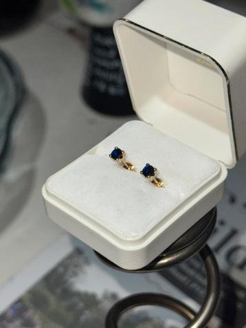 14 karaat oorknopjes met blauwe zirconia’s ( nieuw ) beschikbaar voor biedingen