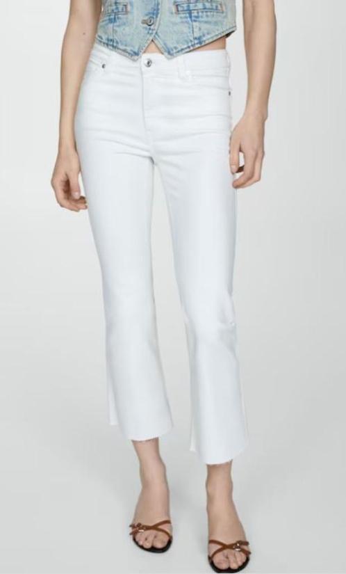 Flared jeans mt 38 nieuw, Kleding | Dames, Spijkerbroeken en Jeans, Nieuw, W30 - W32 (confectie 38/40), Wit, Ophalen of Verzenden