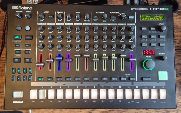 Roland TR-8S (TR8S) rhythm performer, Muziek en Instrumenten, Drumcomputers, Gebruikt, Roland, Ophalen of Verzenden