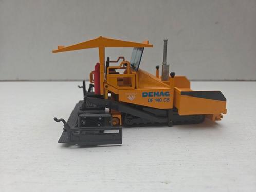 NZG Demag DF 140 CS asfalteerder 1:50, Hobby en Vrije tijd, Modelauto's | 1:50, Zo goed als nieuw, Hijskraan, Tractor of Landbouw