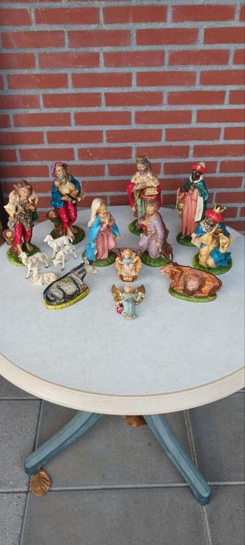 KERSTGROEP 15 DELIG KUNSTSTOF MADE IN ITALIË 30 CM HOOG  beschikbaar voor biedingen