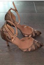 Te koop z.g.a.n Bellucci pumps maat 38, Pumps, Bruin, Ophalen of Verzenden, Zo goed als nieuw
