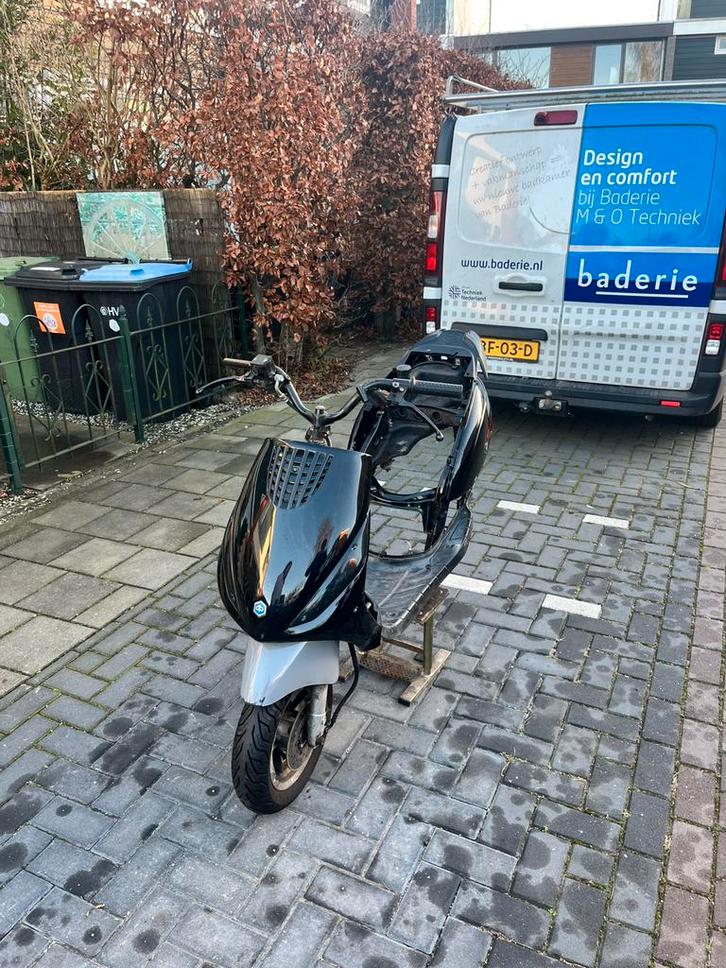 Zip snor frame 2012, Fietsen en Brommers, Scooters | Piaggio, Zo goed als nieuw, Zip, Benzine, Ophalen