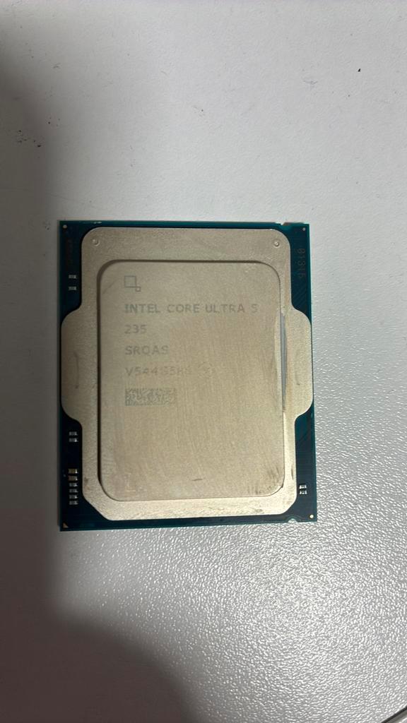 Intel Ultra 5 235 processor LGA1851 socket 1851, Computers en Software, Processors, Zo goed als nieuw, Ophalen of Verzenden