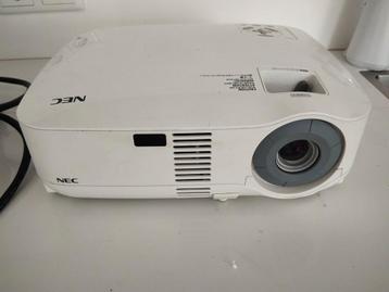 NEC VT 57 beamer inclusief kabels  beschikbaar voor biedingen