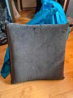 Grijze sierkussen, Huis en Inrichting, Woonaccessoires | Kussens, Ophalen, Zo goed als nieuw, Grijs, Vierkant