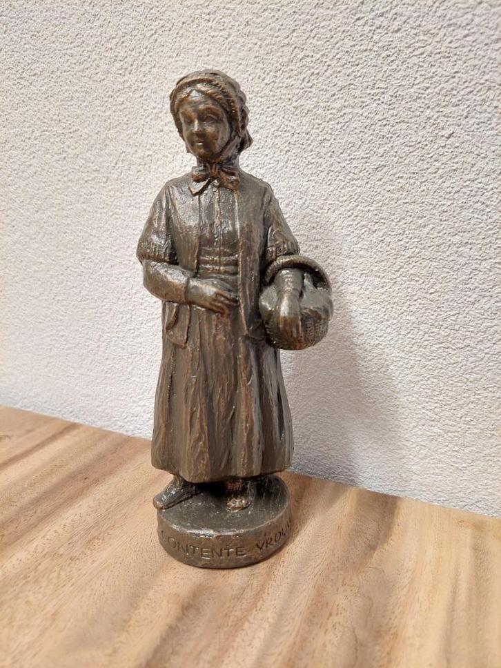 Bronskleurige Vintage Beeld: De contente vrouw, Verzamelen, Beelden en Beeldjes, Gebruikt, Mens, Ophalen of Verzenden