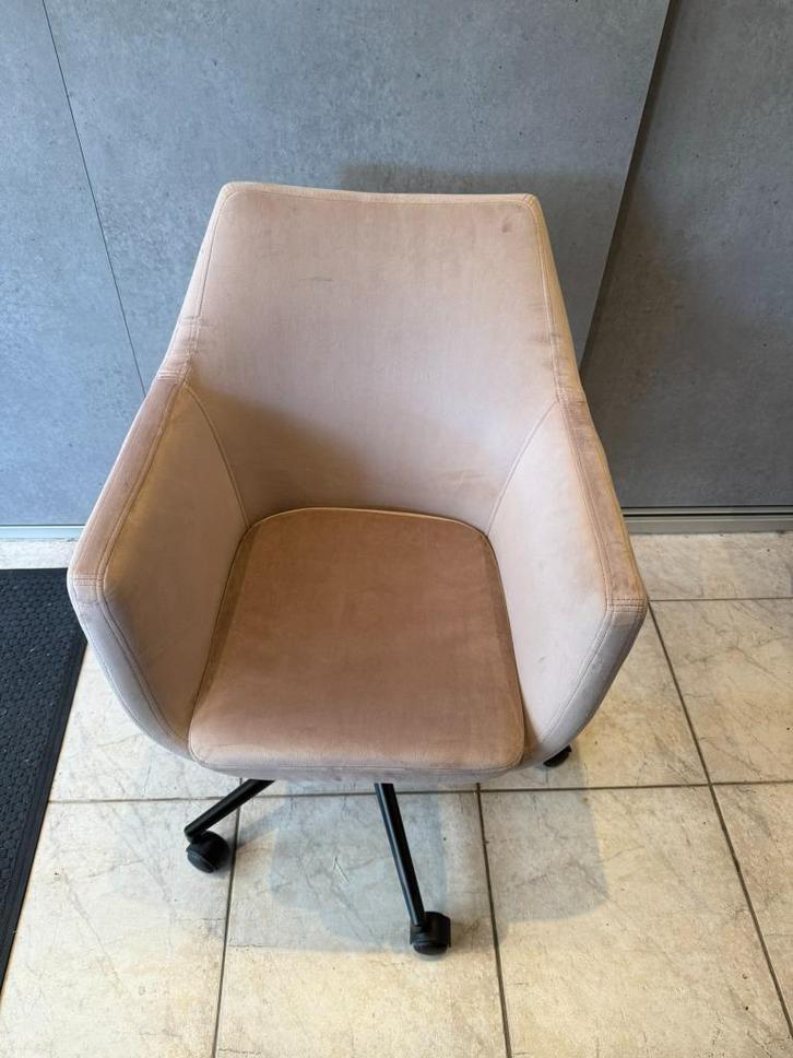 Uppsala meisjes bureaustoel, Huis en Inrichting, Bureaustoelen, Zo goed als nieuw, Bureaustoel, Roze, Ophalen