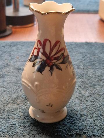 Vintage Lenox knopvaasje Winter groeten 
Catherine McClung.
 beschikbaar voor biedingen