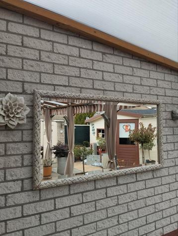 Buitenspiegel. beschikbaar voor biedingen