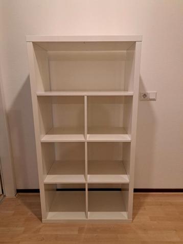 Witte Boekenkast met Planken beschikbaar voor biedingen