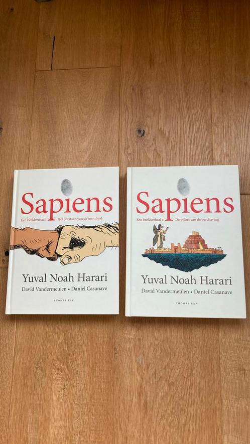 Yuval Noah Harari - Sapiens graphic novel delen 1 en 2, Boeken, Stripboeken, Zo goed als nieuw, Ophalen of Verzenden