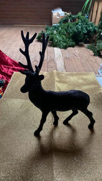 Aangeboden rendier of eland beschikbaar voor biedingen