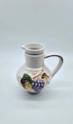 Vintage Portugese kan met druiven, Antiek en Kunst, Antiek | Keramiek en Aardewerk, Ophalen of Verzenden