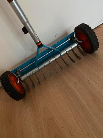 Gardena combisysteem verticuteerboy met steel beschikbaar voor biedingen